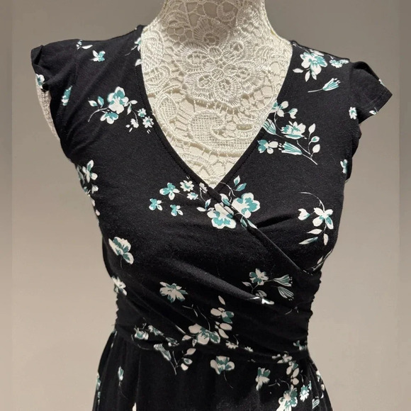 Maternity & Nursing V-Neck Top Sz 4/6 - Picture 6 of 9